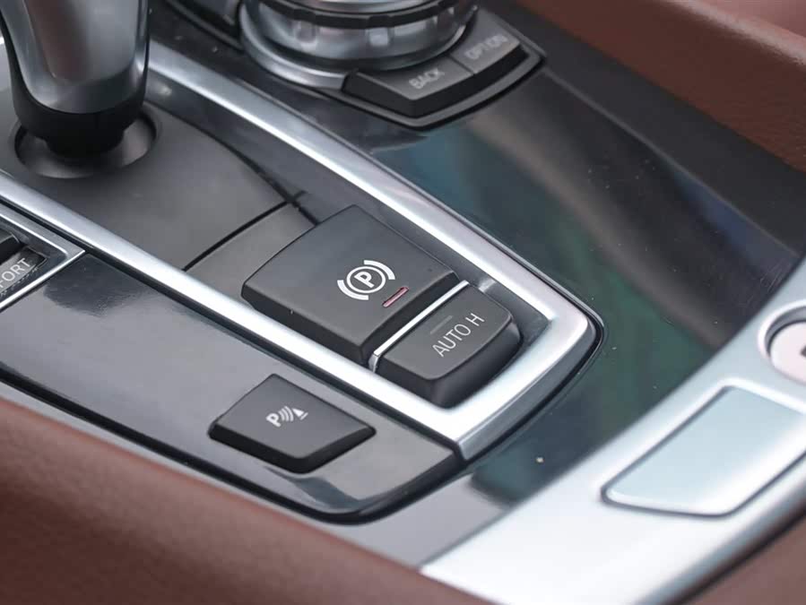 BMW 5 Series GT 2016 #52 BMW 5 Series GT 2016 صورة سيارة #52