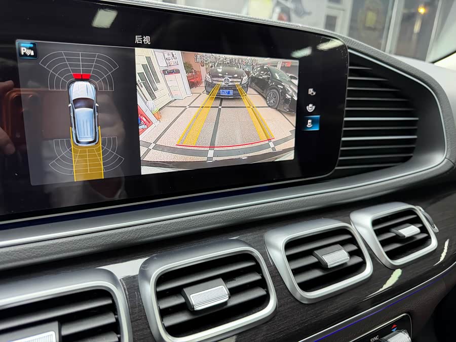 Mercedes-Benz GLE Class 2020 car image #52