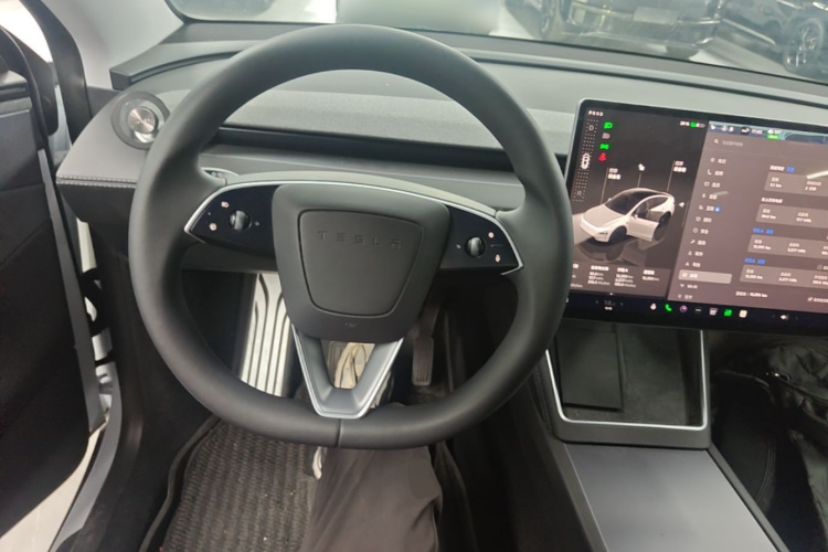 Tesla Model Y 2025 #11 Tesla Model Y 2025 immagine di auto #11