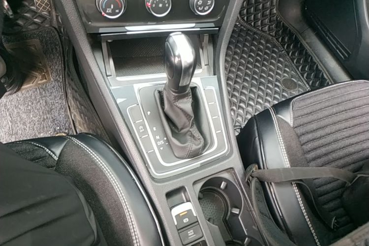 Volkswagen Golf 2020 car image #14