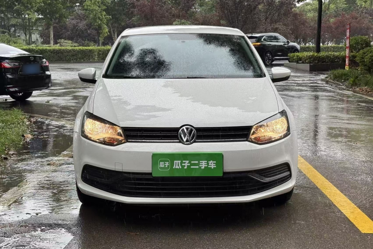 Volkswagen Polo 2019 car image #3
