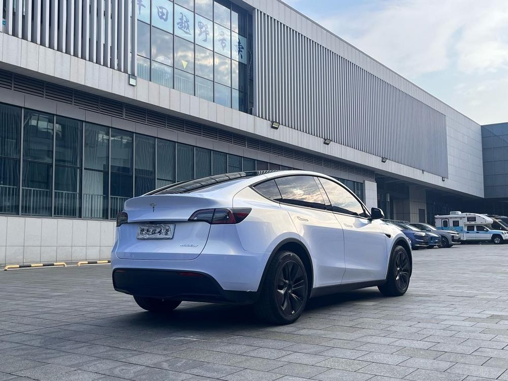 Tesla Model Y 2024 #6 Tesla Model Y 2024 car image #6