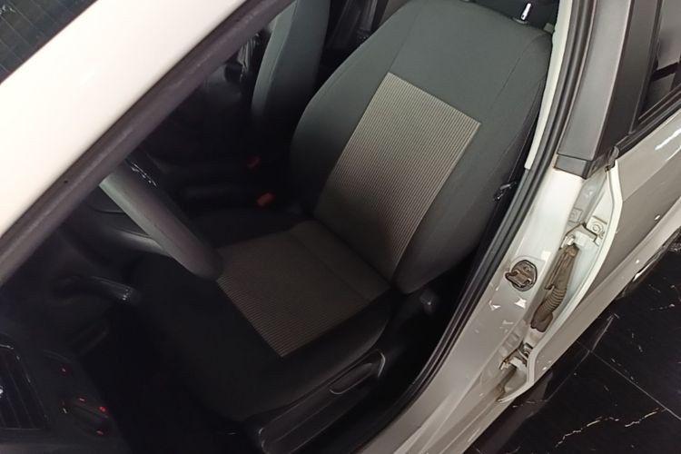 Volkswagen Polo 2019 car image #15