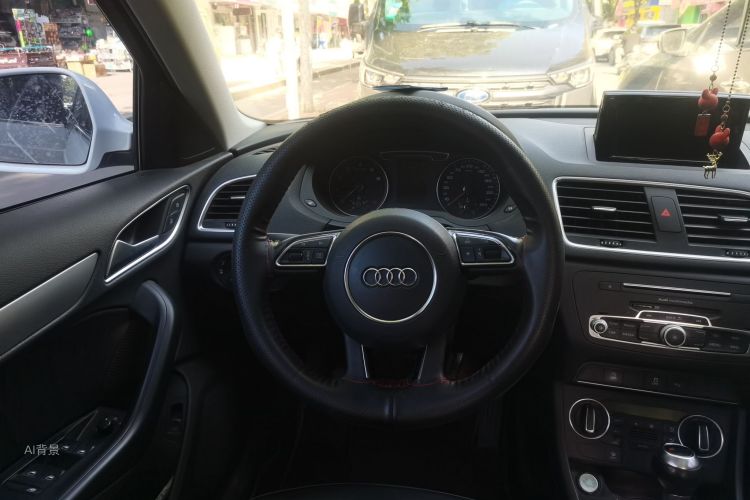 Audi Q3 2017 car image #12