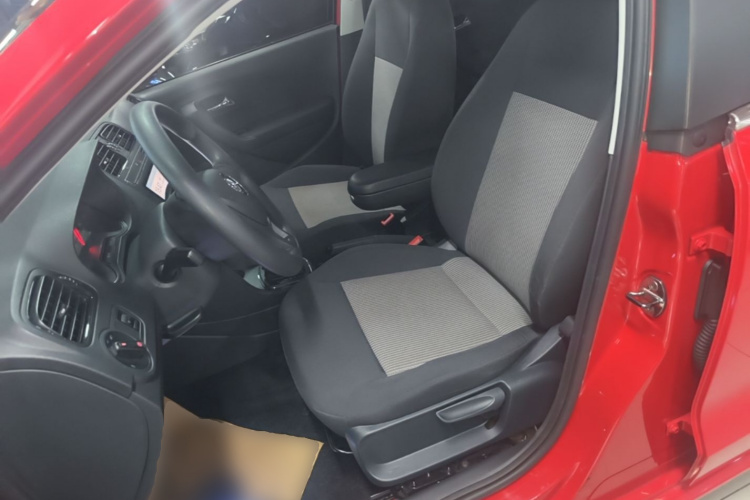 Volkswagen Polo 2016 car image #15