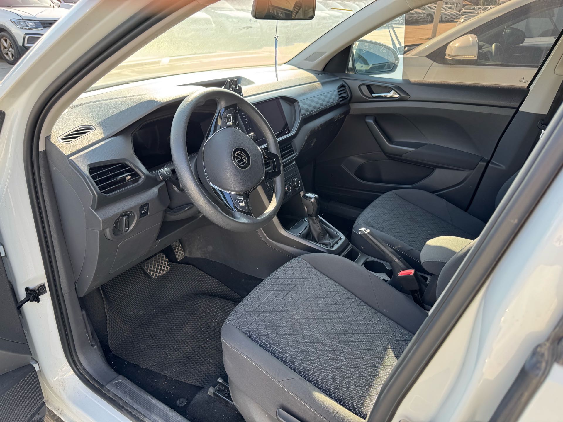 Volkswagen T-Cross 2024 #2 Volkswagen T-Cross 2024 صورة سيارة #2