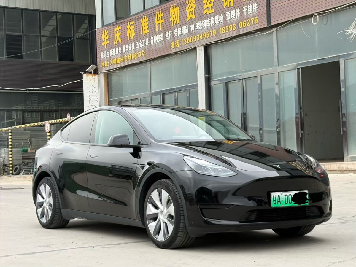 Tesla Model Y 2023 #2 Tesla Model Y 2023 car image #2