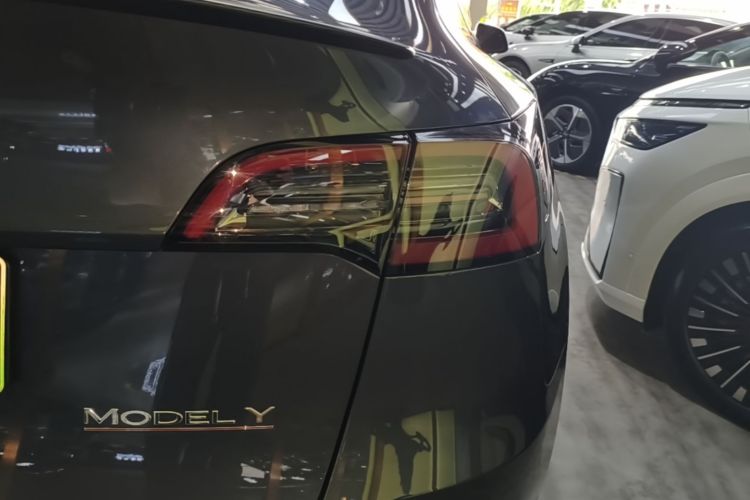Tesla Model Y 2022 #8 Tesla Model Y 2022 car image #8