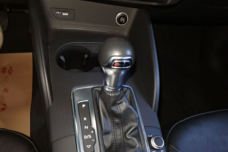 Audi A3 2018 car image #14