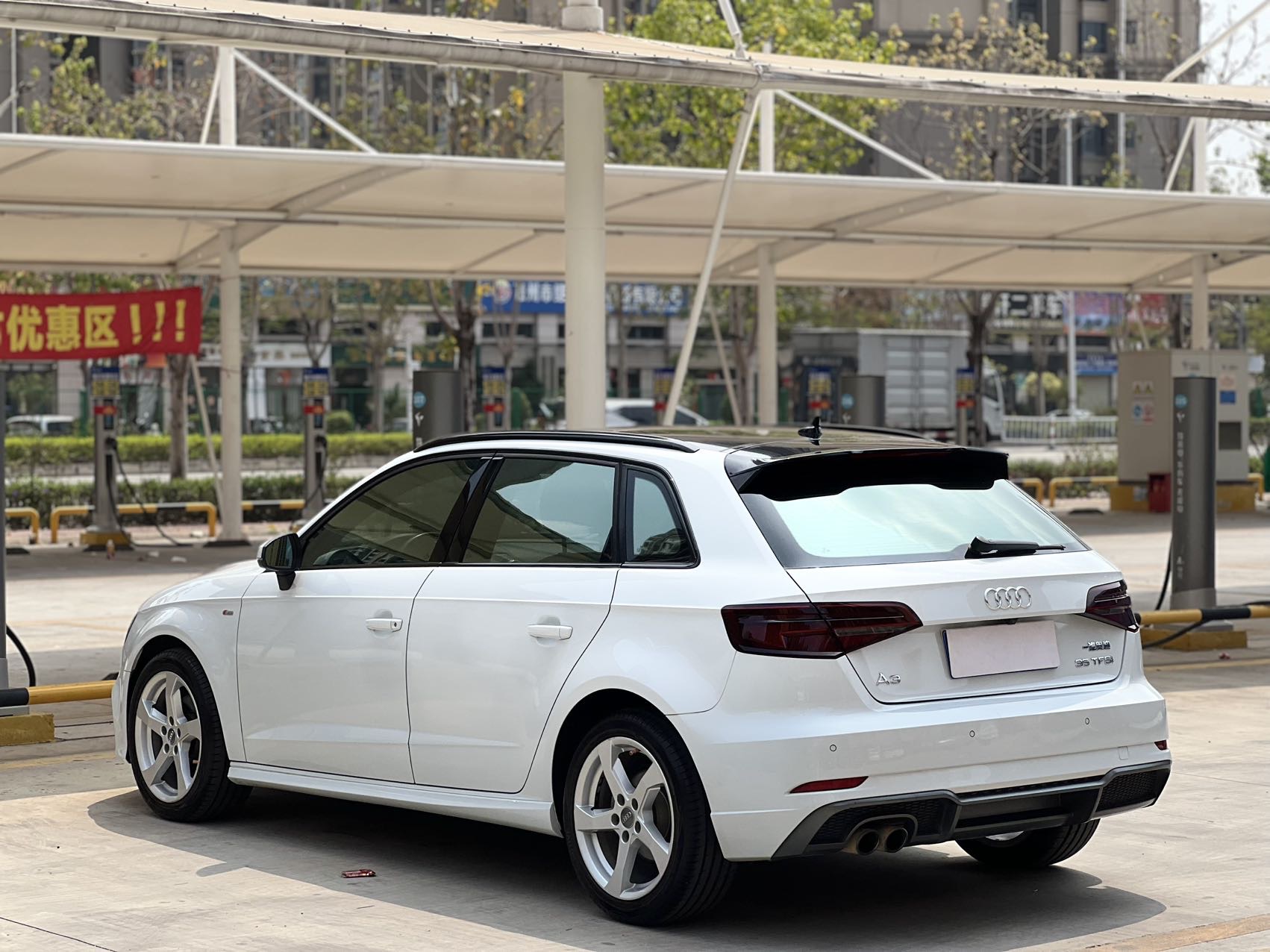 Audi A3 2018 car image #9