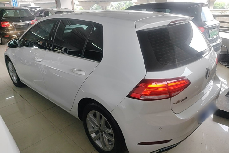 Volkswagen Golf 2017 car image #7