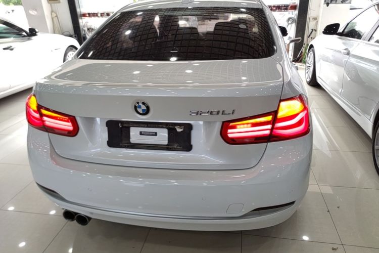 BMW 3 Series 2018 #4 BMW 3 Series 2018 car image #4