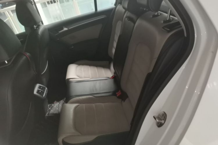 Volkswagen Golf 2017 car image #17