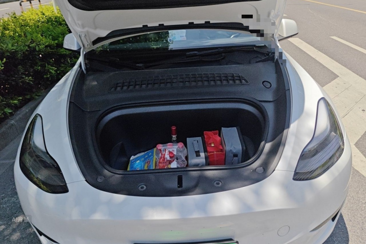 Tesla Model Y 2024 car image #22