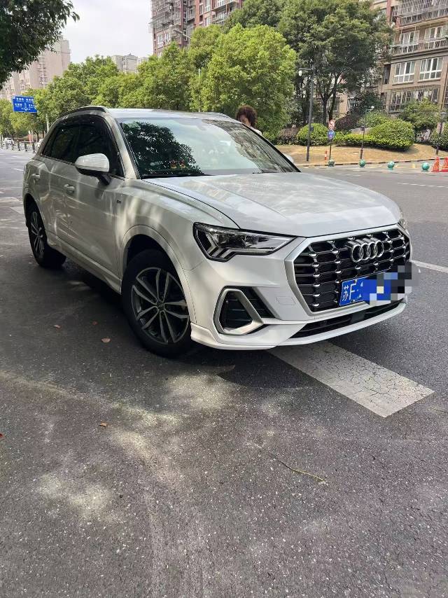 Audi Q3 2021 car image #2