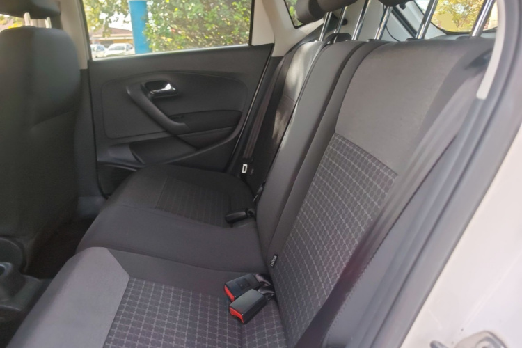 Volkswagen Polo 2016 car image #17