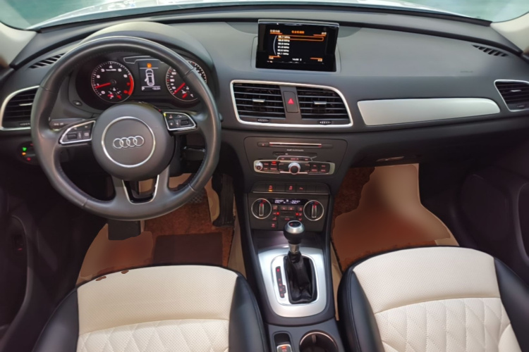 Audi Q3 2018 car image #10