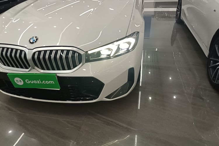 BMW 3 Series 2023 #23 BMW 3 Series 2023 صورة سيارة #23