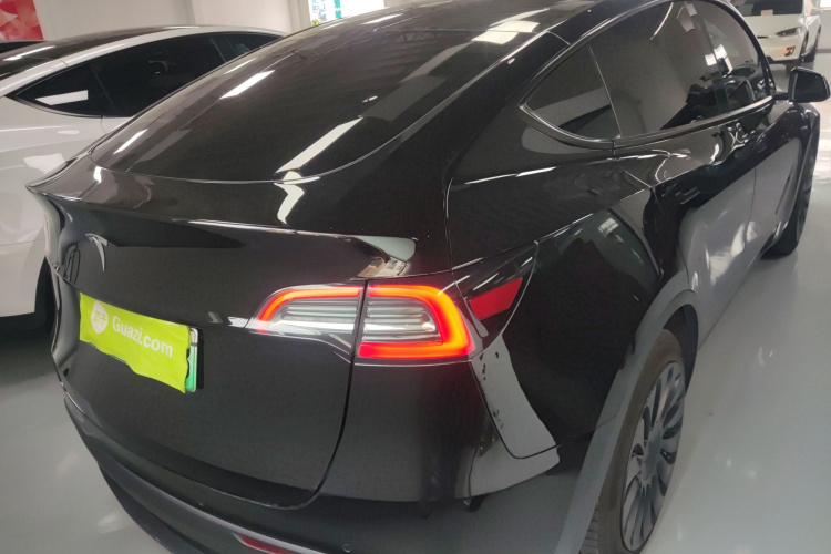 Tesla Model Y 2023 #4 Tesla Model Y 2023 car image #4