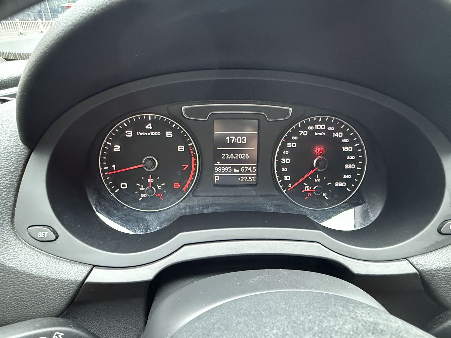 Audi Q3 2018 car image #10