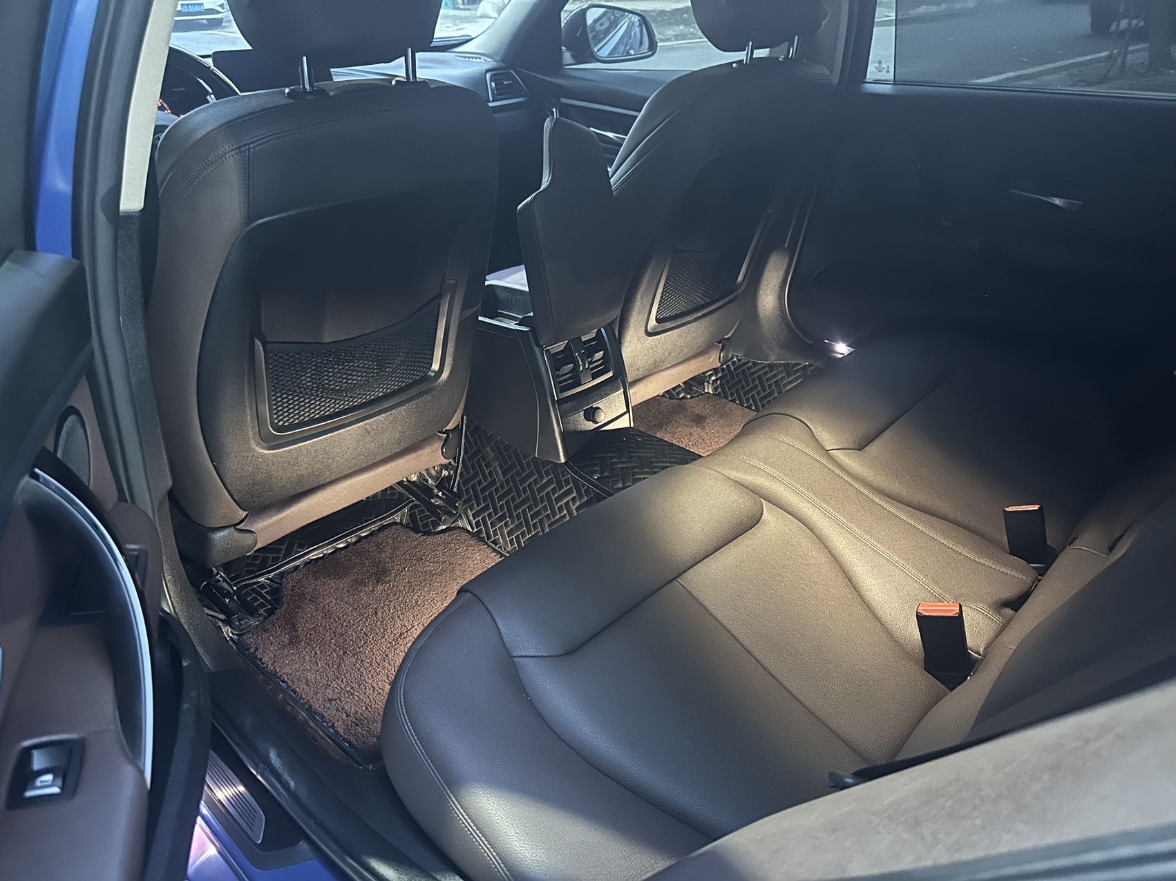 BMW 3 Series 2018 #6 BMW 3 Series 2018 car image #6