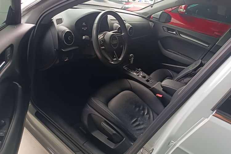 Audi A3 2019 immagine di auto #15