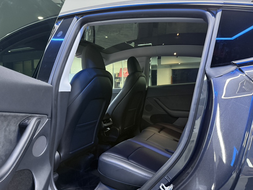 Tesla Model Y 2025 #5 Tesla Model Y 2025 car image #5