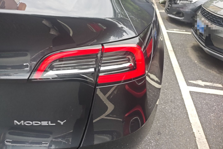 Tesla Model Y 2024 #8 Tesla Model Y 2024 immagine di auto #8