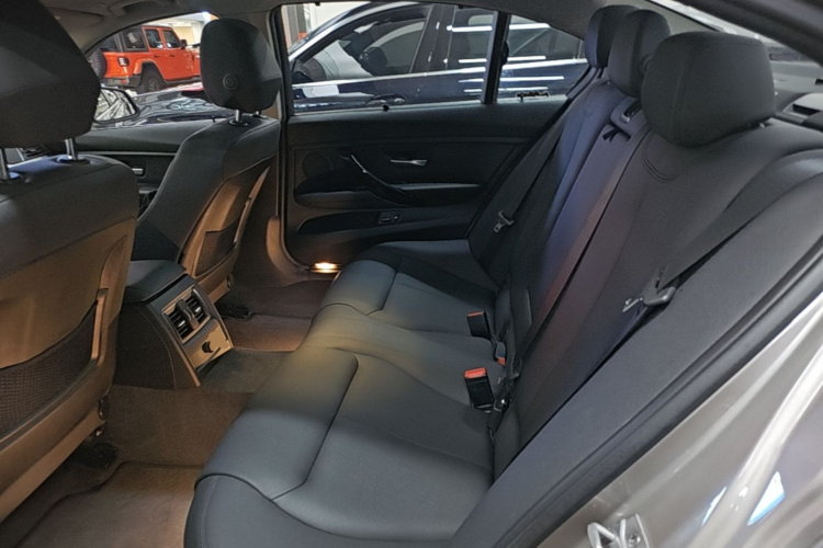 BMW 3 Series 2017 #17 BMW 3 Series 2017 car image #17