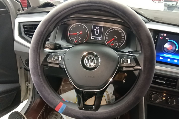 Volkswagen Polo 2020 car image #11