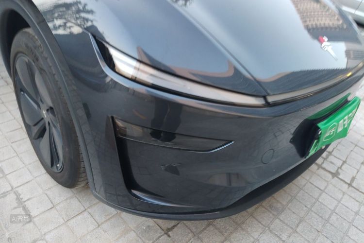 Tesla Model Y 2025 #8 Tesla Model Y 2025 car image #8