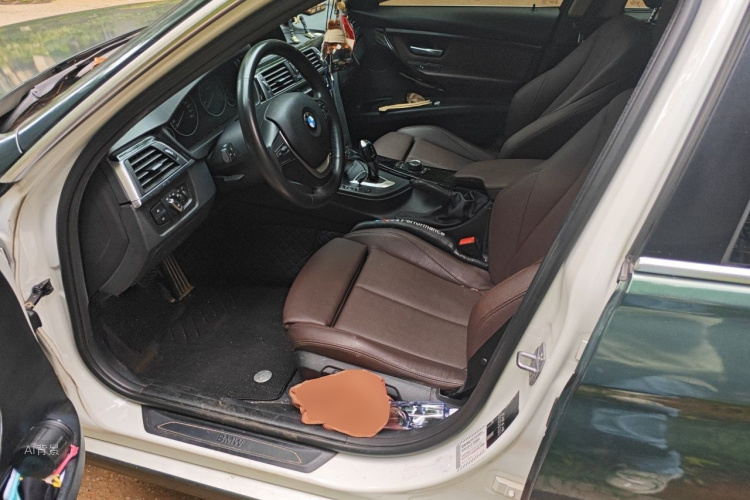 BMW 3 Series 2018 car image #17
