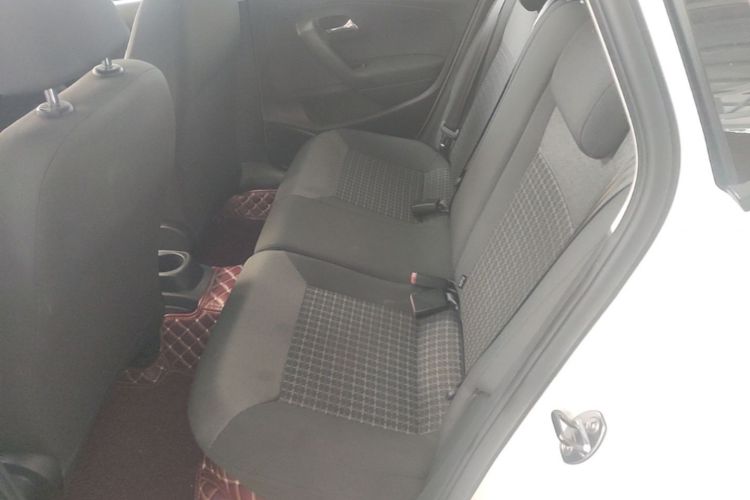 Volkswagen Polo 2016 car image #13