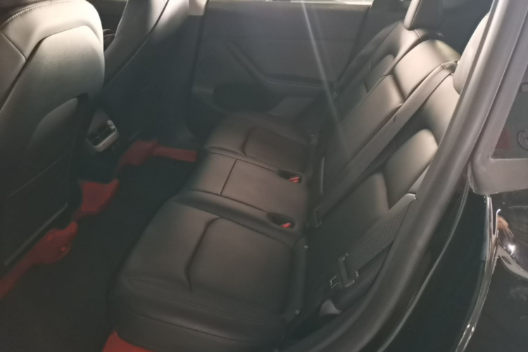 Tesla Model Y 2023 car image #17