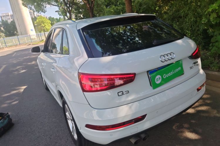 Audi Q3 2017 car image #5