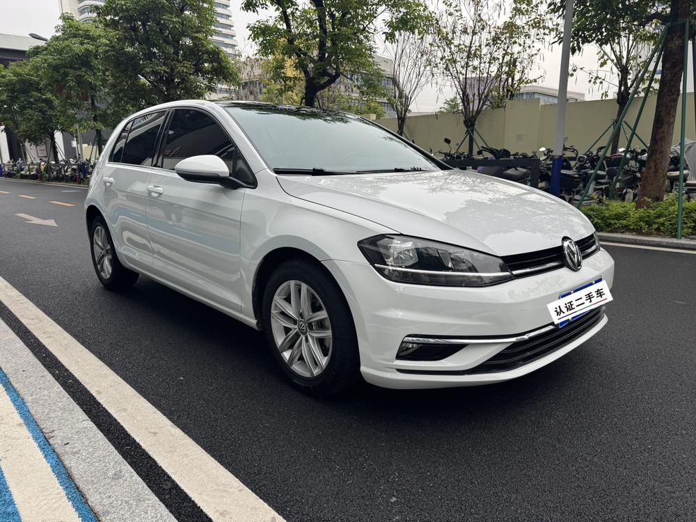 Volkswagen Golf 2018 car image #3