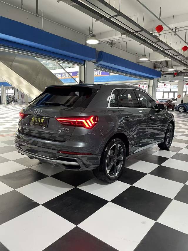 Audi Q3 2022 car image #9