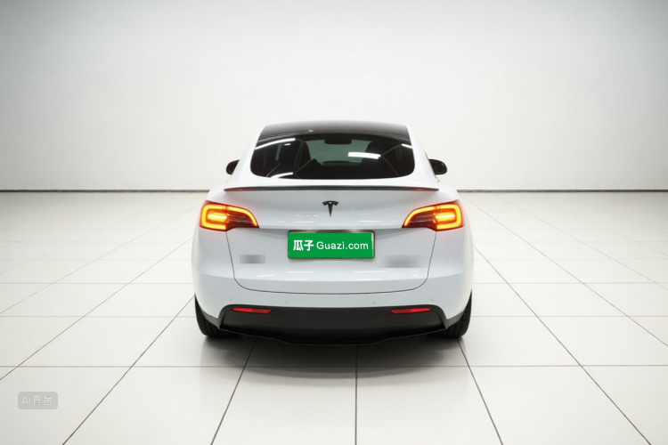 Tesla Model Y 2023 #4 Tesla Model Y 2023 car image #4