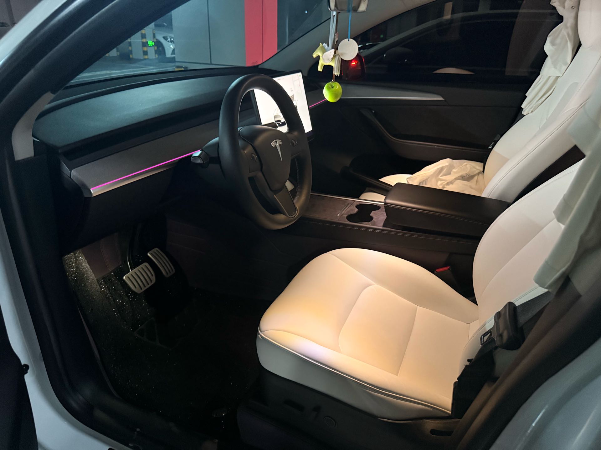 Tesla Model Y 2022 car image #4