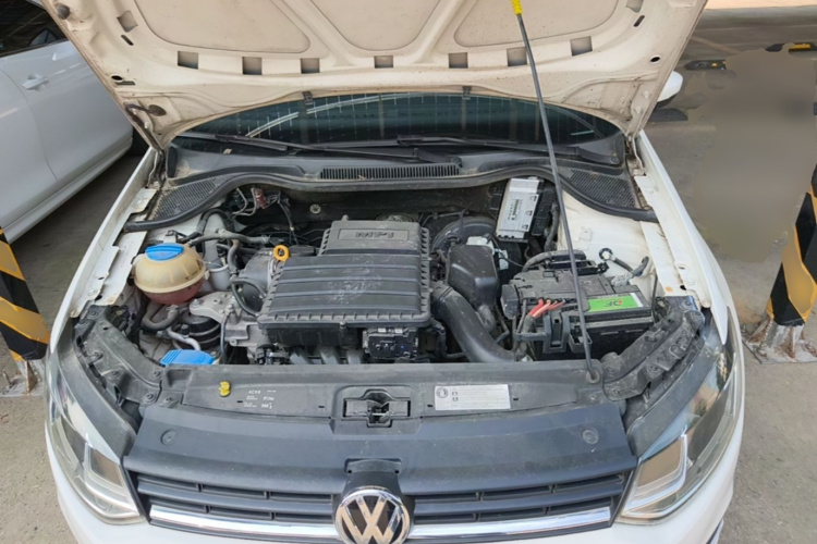 Volkswagen Polo 2015 car image #20