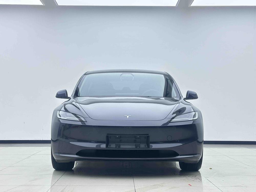 Tesla Model 3 2025 car image #2