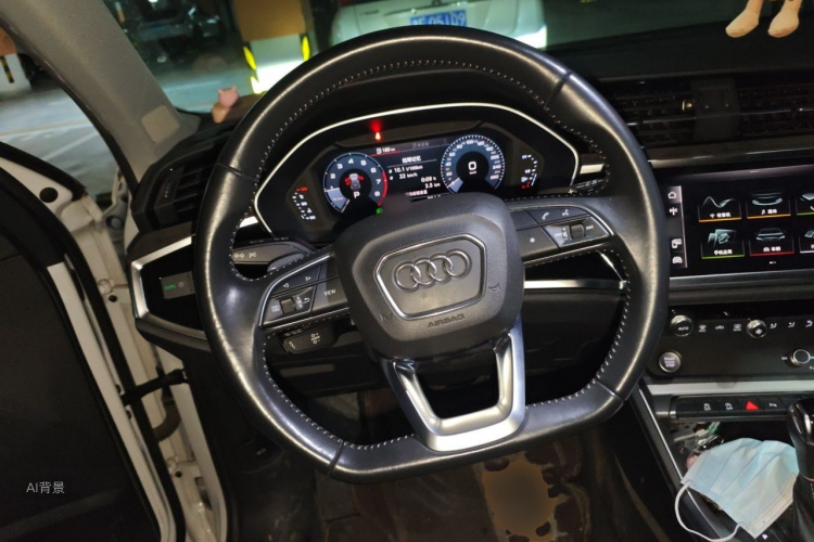 Audi Q3 2019 car image #12