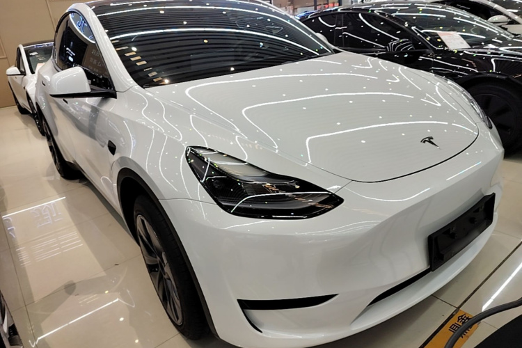 Tesla Model Y 2024 #4 Tesla Model Y 2024 car image #4