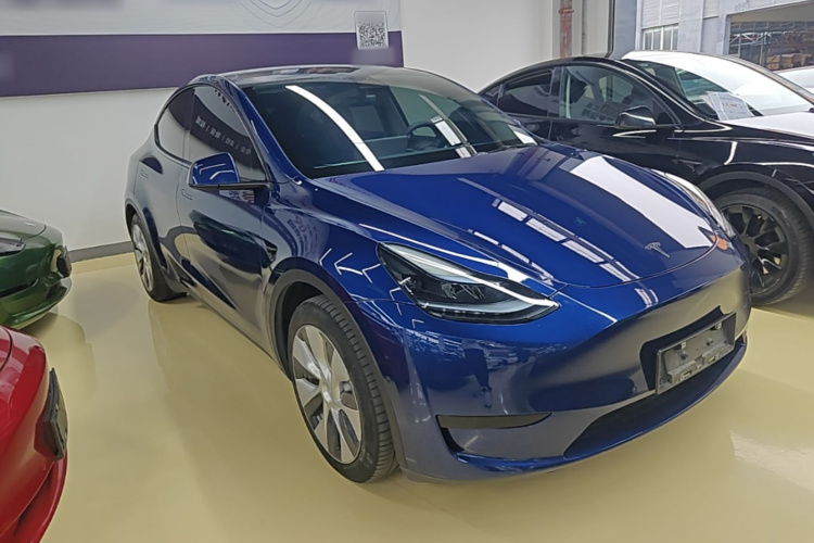 Tesla Model Y 2023 #4 Tesla Model Y 2023 car image #4