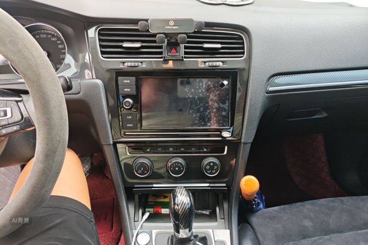 Volkswagen Golf 2019 car image #15