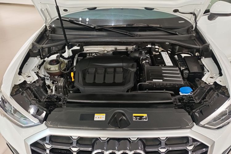 Audi Q3 2022 car image #22
