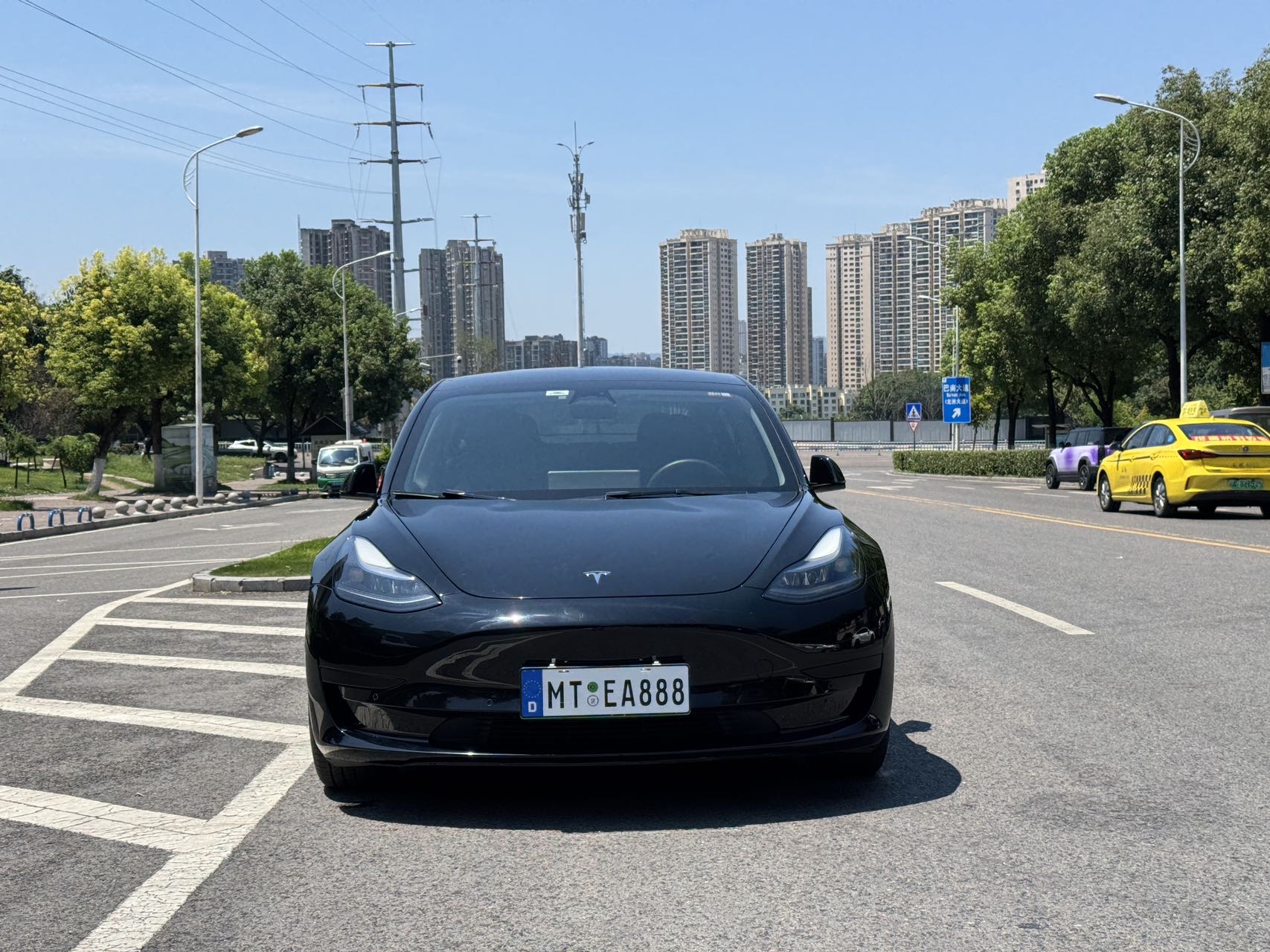 Tesla Model 3 2023 car image #2