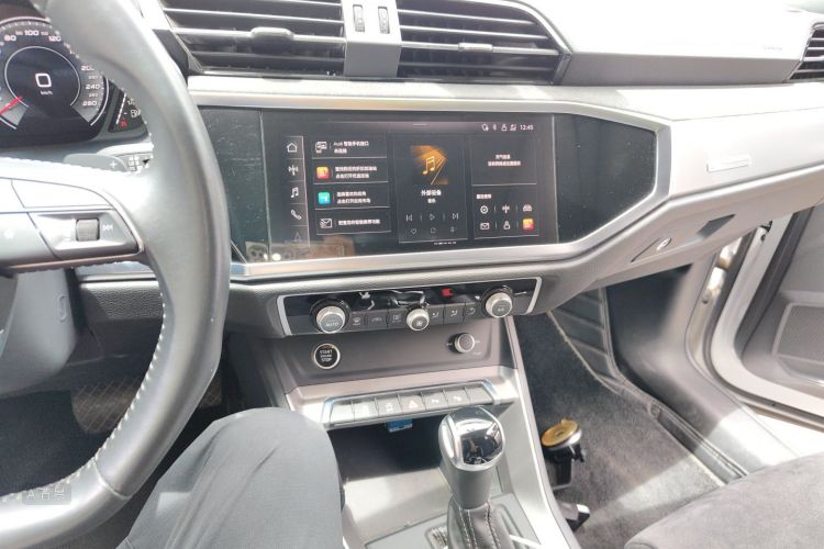 Audi Q3 2022 car image #15
