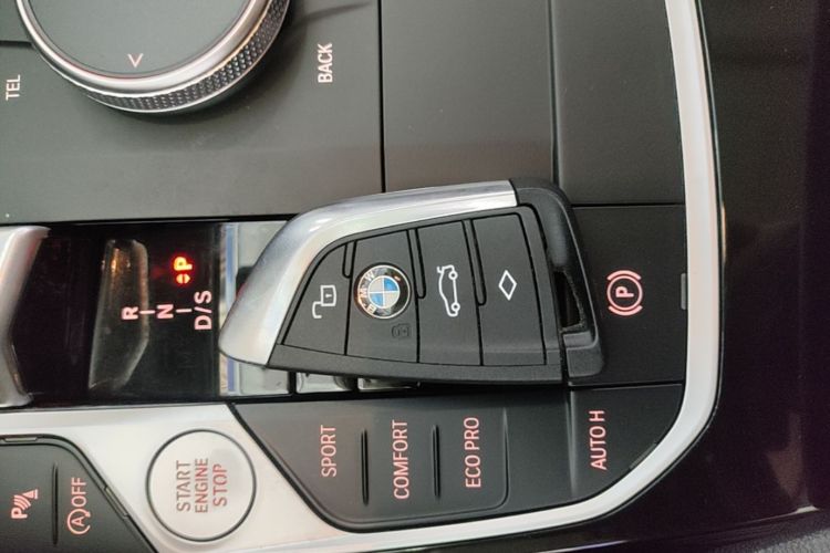 BMW 3 Series 2024 car image #9