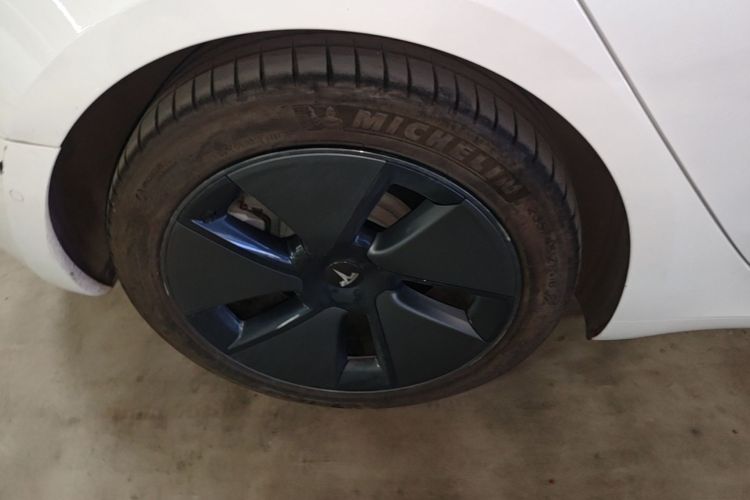 Tesla Model 3 2021 car image #10